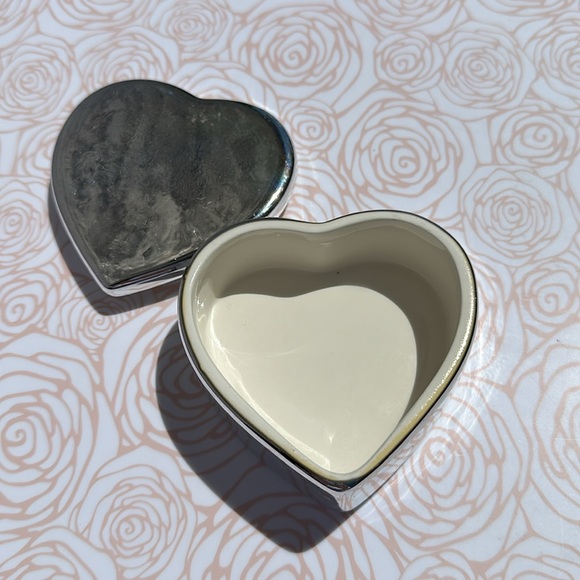 Heart Shaped Ceramic Jewelry Box - Picture 2 of 5